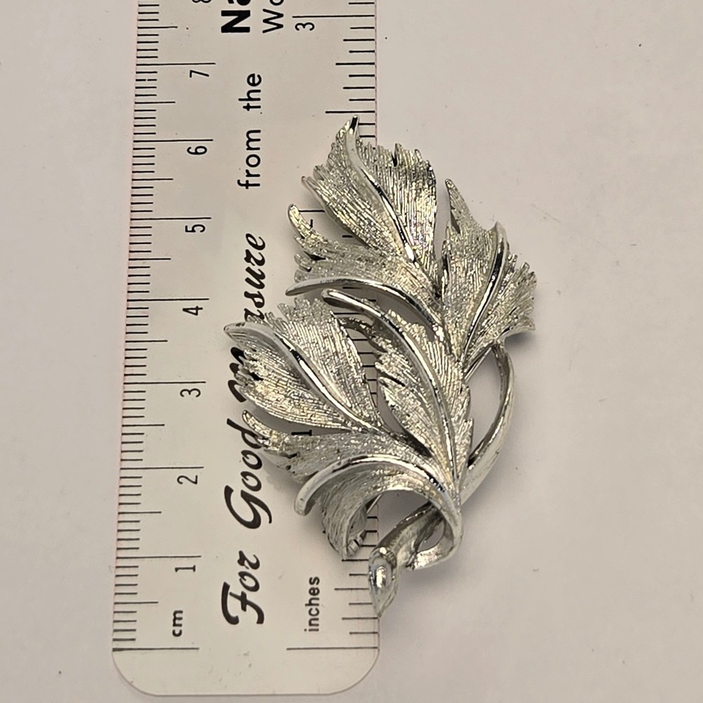 Tara Leaf Brooch Pin Silver Excellent Vintage Textured Botanical Design
